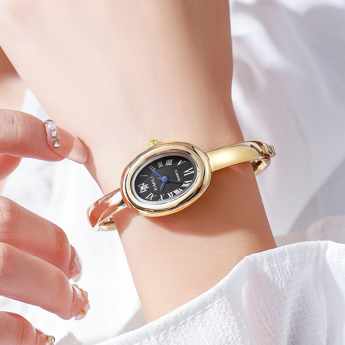 Women’s Stainless Steel Quartz Watch – Elegant Silver Waterproof Wristwatch for Ladies and Girls 4 Women’s Stainless Steel Quartz Watch – Elegant Silver Waterproof Wristwatch for Ladies and Girls - Image 4